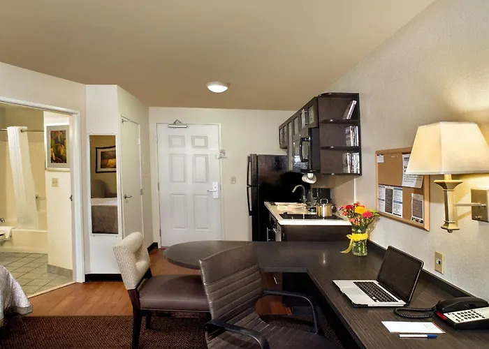 Candlewood Austin-round Rock By Ihg Hotel 2*